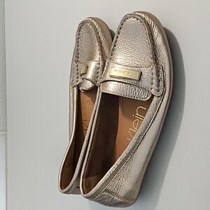 Calvin Klein Gold Pebbled Leather Comfort Loafer Shoe 7.5 Gold Metal Logo Accent
